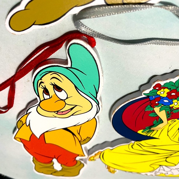 WALT DISNEY’S VTG 80s SNOW WHITE AND THE SEVEN DWARFS CHRISTMAS ORNAMENTS 7 - Picture 7 of 10